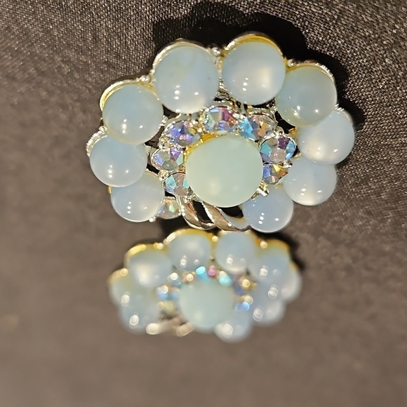 STAR Brand Vintage Moonstone & Aurora Borealis Clip-on Earrings - Picture 3 of 5